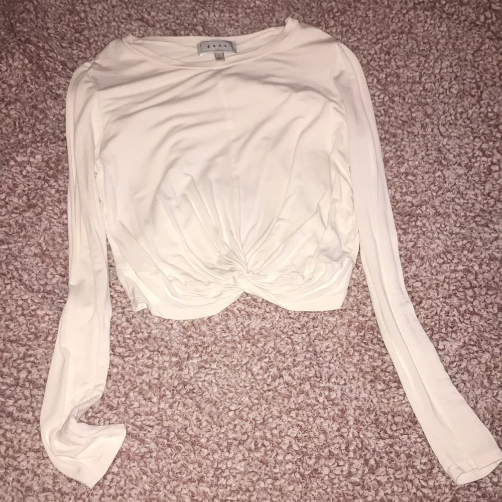 white long sleeved shirt 💓